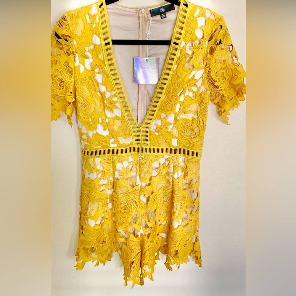 Missguided Mustard Lace Romper Size 10 Deep V Ladder Detail Playsuit - Picture 2 of 6